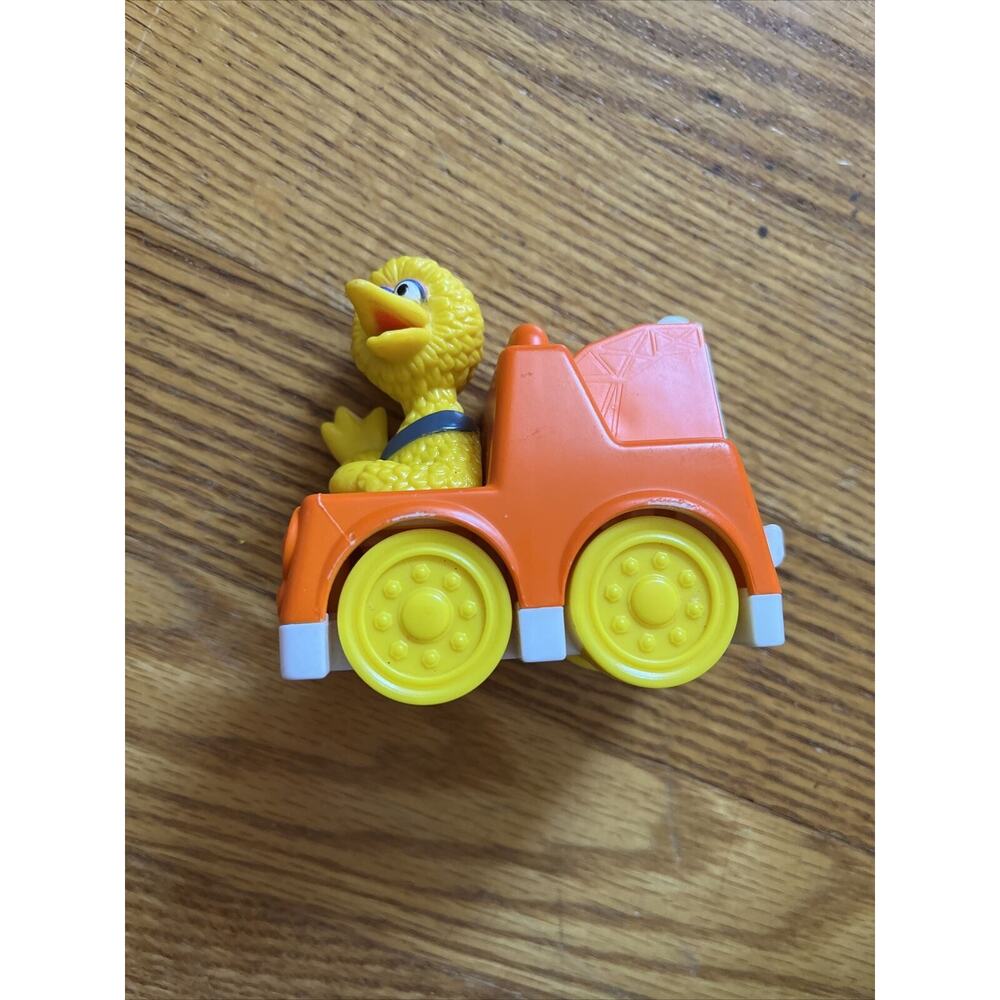SESAME STREET BIG BIRD PLASTIC TOW TRUCK ROLLING CAR (SS14)
